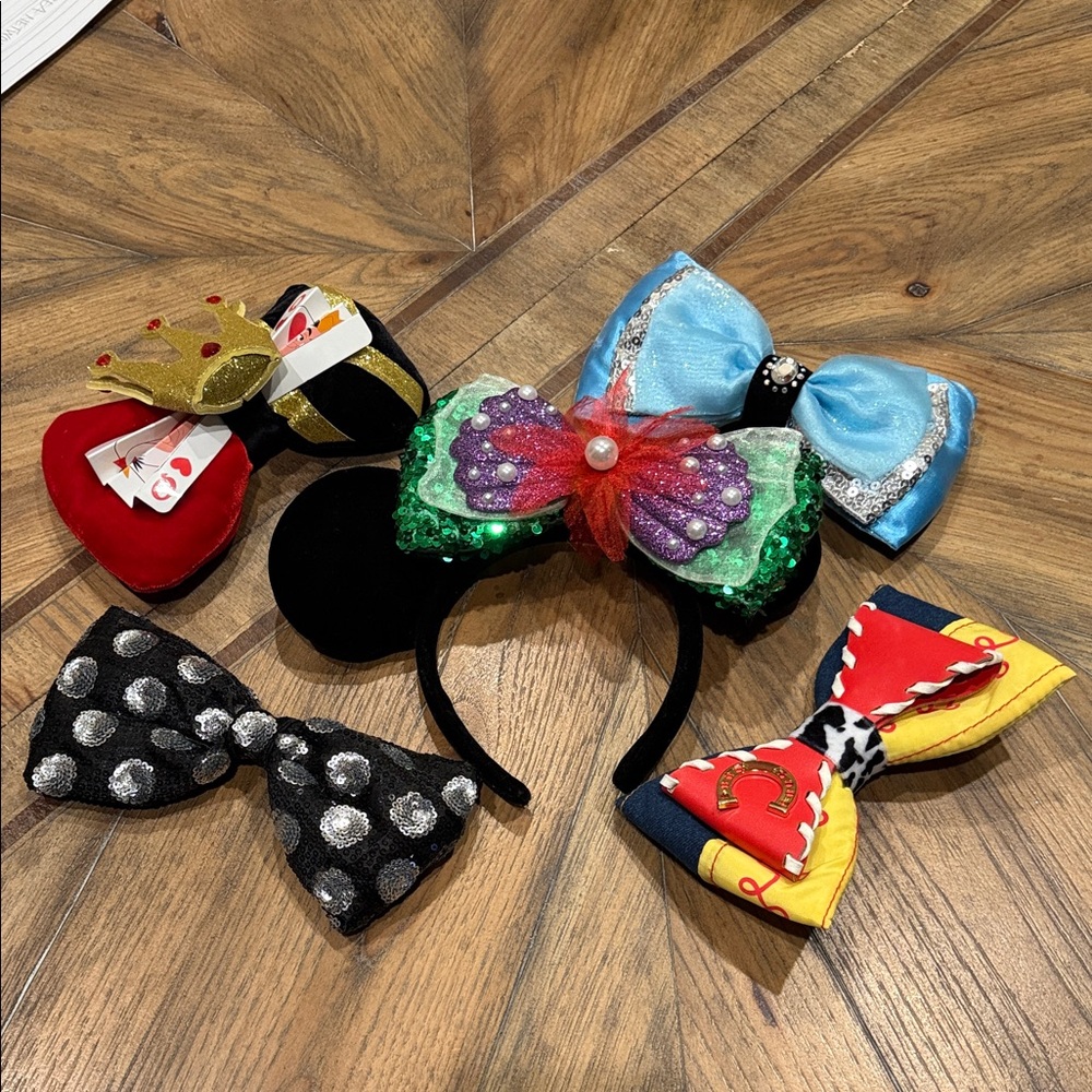 RARE: D23 (2017) velvet ears set with 5 character clip on bows